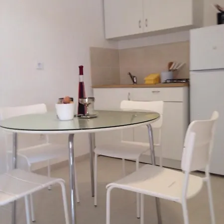 Apartment Apartments By The Sea Vir - 12707
